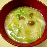 簡単時短！きのこと豆苗の味噌汁